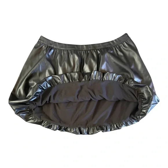 Versona Women’s Skirt Size 18’ Polyurethane, Stylish, New with Tags - Picture 2 of 6
